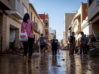 Thousands of volunteers participate in cleaning the areas affected by the floods of October 29 in Valencia. Towns such as Massanassa, Alfafa...