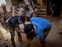 Thousands of volunteers participate in cleaning the areas affected by the floods of October 29 in Valencia. Towns such as Massanassa, Alfafa...