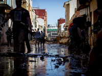 Thousands of volunteers participate in cleaning the areas affected by the floods of October 29 in Valencia. Towns such as Massanassa, Alfafa...