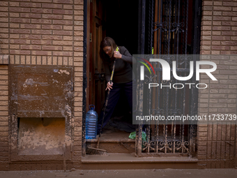 Thousands of volunteers participate in cleaning the areas affected by the floods of October 29 in Valencia. Towns such as Massanassa, Alfafa...