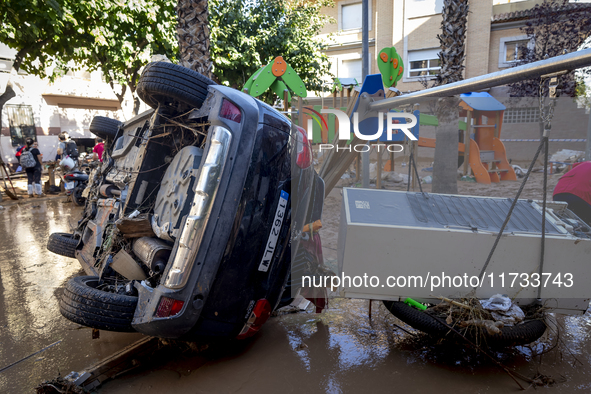 Thousands of volunteers participate in cleaning the areas affected by the floods of October 29 in Valencia. Towns such as Massanassa, Alfafa...