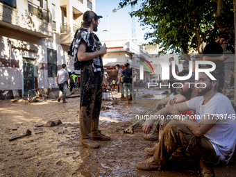 Thousands of volunteers participate in cleaning the areas affected by the floods of October 29 in Valencia. Towns such as Massanassa, Alfafa...