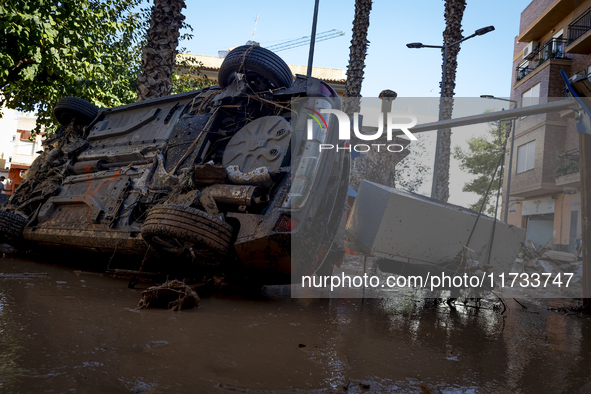 Thousands of volunteers participate in cleaning the areas affected by the floods of October 29 in Valencia. Towns such as Massanassa, Alfafa...