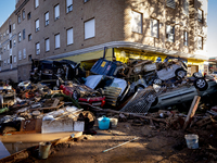 Thousands of volunteers participate in cleaning the areas affected by the floods of October 29 in Valencia. Towns such as Massanassa, Alfafa...