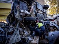 Thousands of volunteers participate in cleaning the areas affected by the floods of October 29 in Valencia. Towns such as Massanassa, Alfafa...