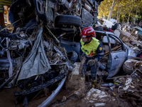 Thousands of volunteers participate in cleaning the areas affected by the floods of October 29 in Valencia. Towns such as Massanassa, Alfafa...