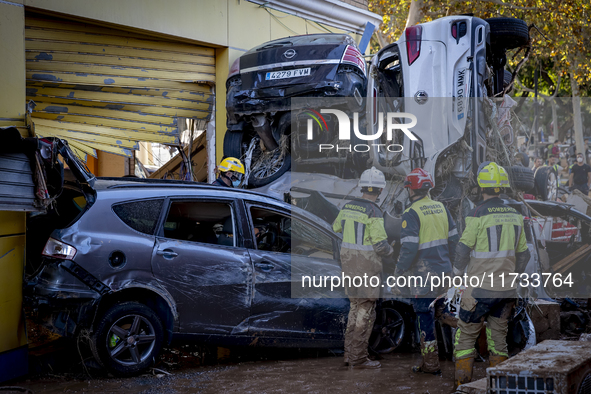 Thousands of volunteers participate in cleaning the areas affected by the floods of October 29 in Valencia. Towns such as Massanassa, Alfafa...