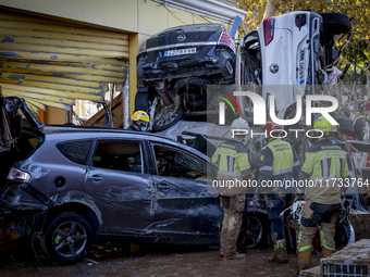 Thousands of volunteers participate in cleaning the areas affected by the floods of October 29 in Valencia. Towns such as Massanassa, Alfafa...