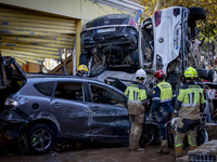 Thousands of volunteers participate in cleaning the areas affected by the floods of October 29 in Valencia. Towns such as Massanassa, Alfafa...