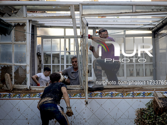 Thousands of volunteers participate in cleaning the areas affected by the floods of October 29 in Valencia. Towns such as Massanassa, Alfafa...