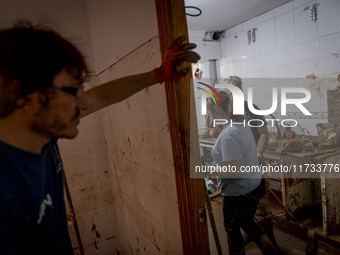 Thousands of volunteers participate in cleaning the areas affected by the floods of October 29 in Valencia. Towns such as Massanassa, Alfafa...