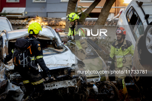 Thousands of volunteers participate in cleaning the areas affected by the floods of October 29 in Valencia. Towns such as Massanassa, Alfafa...