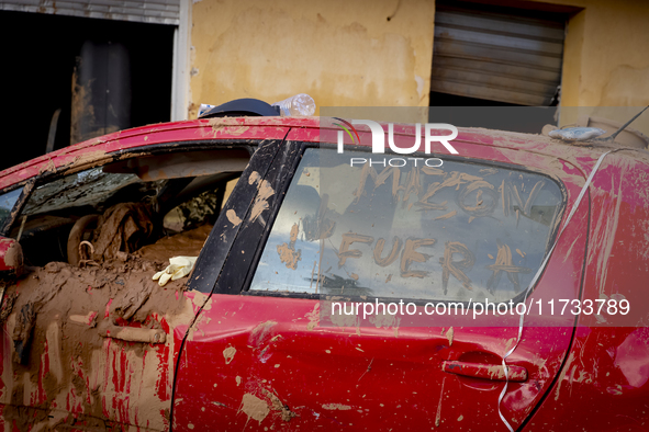 Thousands of volunteers participate in cleaning the areas affected by the floods of October 29 in Valencia. Towns such as Massanassa, Alfafa...