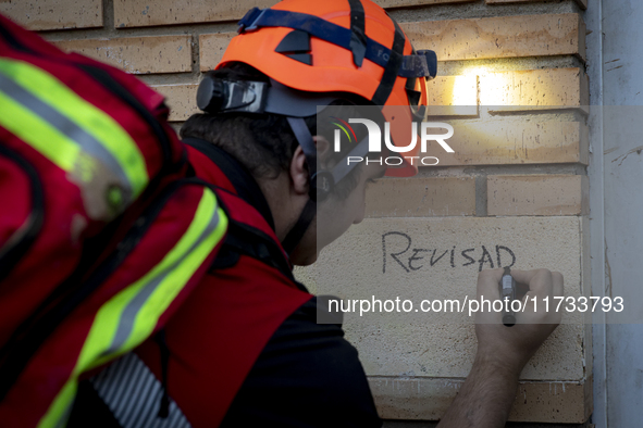 Thousands of volunteers participate in cleaning the areas affected by the floods of October 29 in Valencia. Towns such as Massanassa, Alfafa...