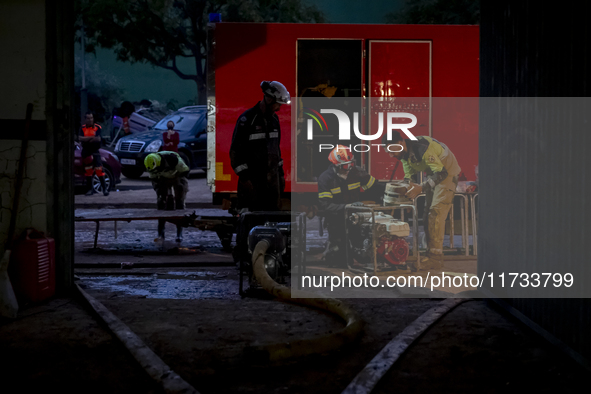 Thousands of volunteers participate in cleaning the areas affected by the floods of October 29 in Valencia. Towns such as Massanassa, Alfafa...