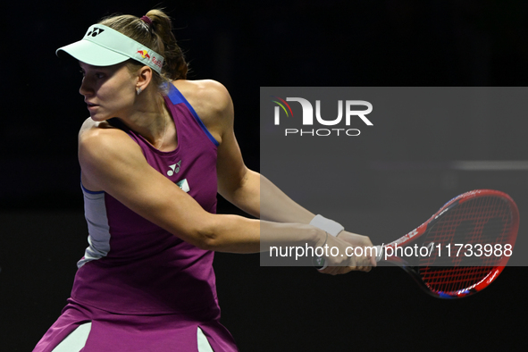 RIYADH, SAUDI ARABIA - NOVEMBER 02: Elena Rybakina of Kazakhstan in action during her match against Jasmine Paolini of Italy at the 2024 WTA...