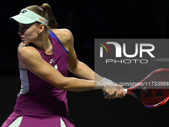 RIYADH, SAUDI ARABIA - NOVEMBER 02: Elena Rybakina of Kazakhstan in action during her match against Jasmine Paolini of Italy at the 2024 WTA...