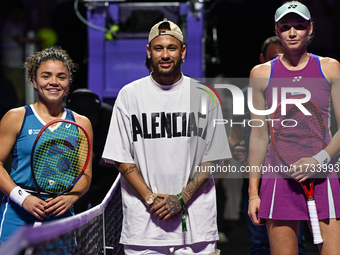 RIYADH, SAUDI ARABIA - NOVEMBER 02: (L-R) Jasmine Paolini of Italy, footballer Neymar, and  Elena Rybakina of Kazakhstan, pose for a photo a...