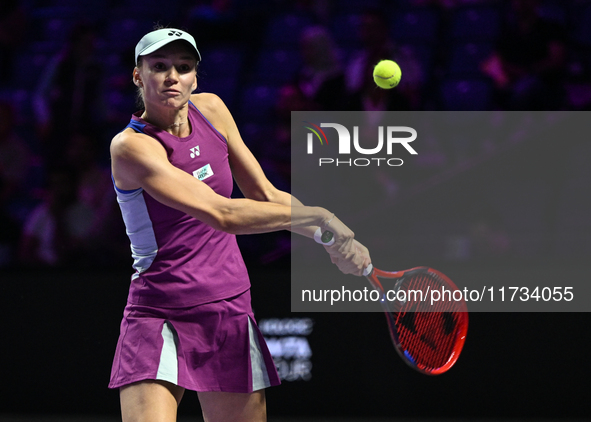 RIYADH, SAUDI ARABIA - NOVEMBER 02: Elena Rybakina of Kazakhstan during her match against Jasmine Paolini of Italy at the 2024 WTA Finals, p...