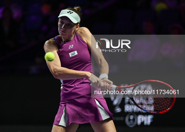 RIYADH, SAUDI ARABIA - NOVEMBER 02: Elena Rybakina of Kazakhstan during her match against Jasmine Paolini of Italy at the 2024 WTA Finals, p...