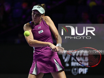 RIYADH, SAUDI ARABIA - NOVEMBER 02: Elena Rybakina of Kazakhstan during her match against Jasmine Paolini of Italy at the 2024 WTA Finals, p...