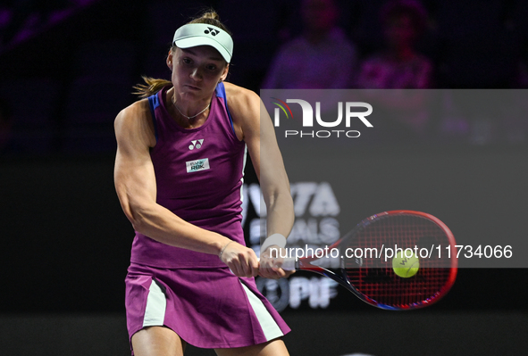 RIYADH, SAUDI ARABIA - NOVEMBER 02: Elena Rybakina of Kazakhstan during her match against Jasmine Paolini of Italy at the 2024 WTA Finals, p...