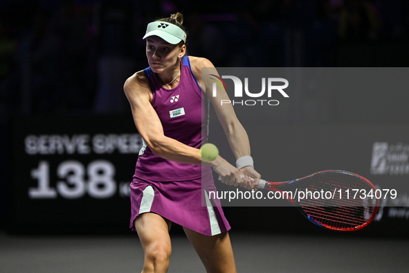 RIYADH, SAUDI ARABIA - NOVEMBER 02: Jasmine Paolini of Italy in action during her match against Kazakhstan's Elena Rybakina at the 2024 WTA...