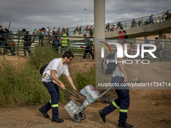 Thousands of volunteers participate in cleaning the areas affected by the floods of October 29 in Valencia. Towns such as Massanassa, Alfafa...