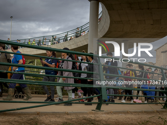 Thousands of volunteers participate in cleaning the areas affected by the floods of October 29 in Valencia. Towns such as Massanassa, Alfafa...