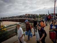 Thousands of volunteers participate in cleaning the areas affected by the floods of October 29 in Valencia. Towns such as Massanassa, Alfafa...