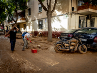 Thousands of volunteers participate in cleaning the areas affected by the floods of October 29 in Valencia. Towns such as Massanassa, Alfafa...