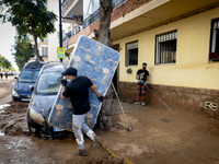 Thousands of volunteers participate in cleaning the areas affected by the floods of October 29 in Valencia. Towns such as Massanassa, Alfafa...