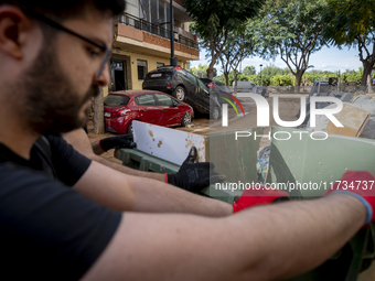 Thousands of volunteers participate in cleaning the areas affected by the floods of October 29 in Valencia. Towns such as Massanassa, Alfafa...