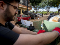 Thousands of volunteers participate in cleaning the areas affected by the floods of October 29 in Valencia. Towns such as Massanassa, Alfafa...