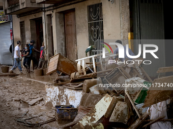 Thousands of volunteers participate in cleaning the areas affected by the floods of October 29 in Valencia. Towns such as Massanassa, Alfafa...