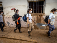 Thousands of volunteers participate in cleaning the areas affected by the floods of October 29 in Valencia. Towns such as Massanassa, Alfafa...