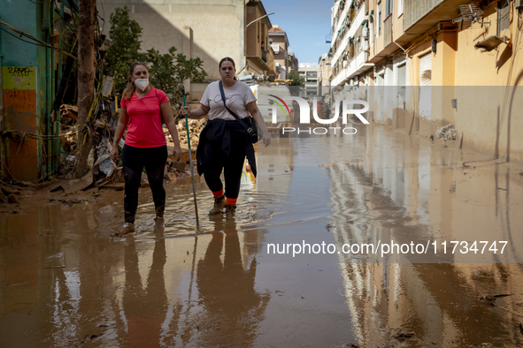 Thousands of volunteers participate in cleaning the areas affected by the floods of October 29 in Valencia. Towns such as Massanassa, Alfafa...