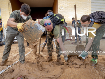 Thousands of volunteers participate in cleaning the areas affected by the floods of October 29 in Valencia. Towns such as Massanassa, Alfafa...