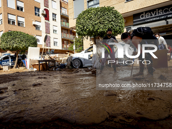 Thousands of volunteers participate in cleaning the areas affected by the floods of October 29 in Valencia. Towns such as Massanassa, Alfafa...