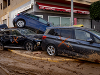 Thousands of volunteers participate in cleaning the areas affected by the floods of October 29 in Valencia. Towns such as Massanassa, Alfafa...