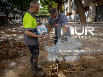 Thousands of volunteers participate in cleaning the areas affected by the floods of October 29 in Valencia. Towns such as Massanassa, Alfafa...