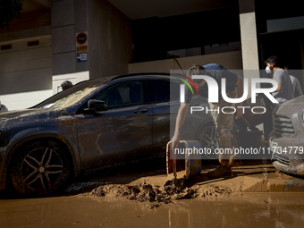 Thousands of volunteers participate in cleaning the areas affected by the floods of October 29 in Valencia. Towns such as Massanassa, Alfafa...