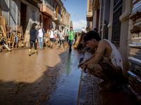 Thousands of volunteers participate in cleaning the areas affected by the floods of October 29 in Valencia. Towns such as Massanassa, Alfafa...