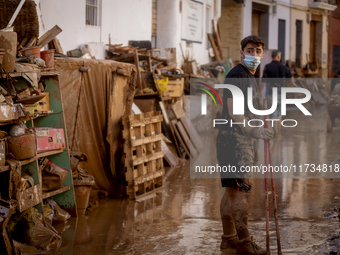 Thousands of volunteers participate in cleaning the areas affected by the floods of October 29 in Valencia. Towns such as Massanassa, Alfafa...