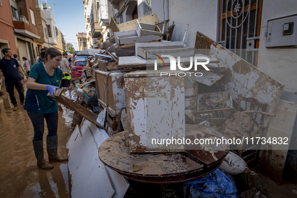 Thousands of volunteers participate in cleaning the areas affected by the floods of October 29 in Valencia. Towns such as Massanassa, Alfafa...