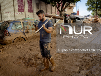 Thousands of volunteers participate in cleaning the areas affected by the floods of October 29 in Valencia. Towns such as Massanassa, Alfafa...