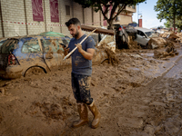 Thousands of volunteers participate in cleaning the areas affected by the floods of October 29 in Valencia. Towns such as Massanassa, Alfafa...