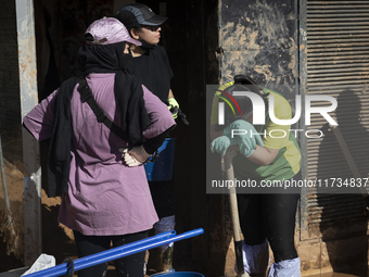 Thousands of volunteers participate in cleaning the areas affected by the floods of October 29 in Valencia. Towns such as Massanassa, Alfafa...