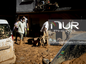 Thousands of volunteers participate in cleaning the areas affected by the floods of October 29 in Valencia. Towns such as Massanassa, Alfafa...