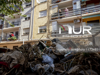 Thousands of volunteers participate in cleaning the areas affected by the floods of October 29 in Valencia. Towns such as Massanassa, Alfafa...